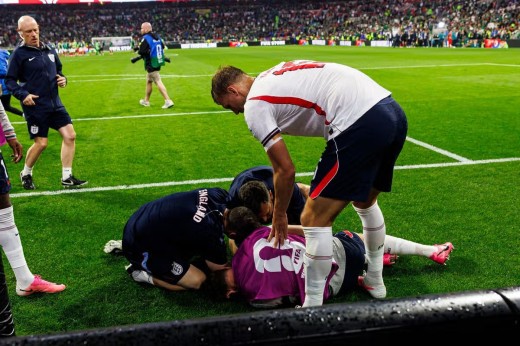 La celebración de Inglaterra deja a Henderson en el hospital