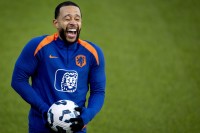 Memphis apura la semana decisiva para entrar en la lista de Koeman